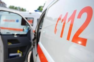 Familie cu doi copii din Botoşani, intoxicată cu o substanţă. Mai multe ambulanţe şi pompierii s-au deplasat la faţa locului
