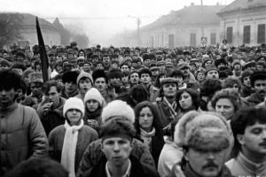 La 30 de ani de la REVOLUȚIE, un fost turnător al SECURITĂȚII îşi ridică lunar indemnizaţia de ”revoluţionar” şi este premiat de autorităţi