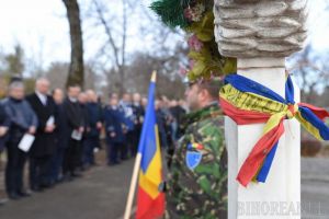 Ceremonie la mormintele soldaţilor care au murit la Revoluţie. Eroii au fost comemoraţi cu lume puţină la Cimitirul Municipal (FOTO / VIDEO) 