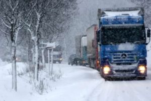 Gest CALD. Ca să nu stea singuri prin parcări de Sărbători, şoferii de TIR români sunt aşteptaţi în casele conaţionalilor din Diaspora