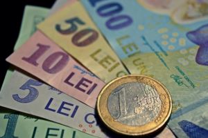 Cadou de Sarbatori de la Guvernul Orban! Profesorii raman cu salariile inghetate, indemnizatiile de hrana si de merit nu mai cresc