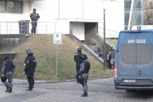 Totul pentru detinuti!:  Parcarea Palatului de Justitie se schimba total in cateva zile