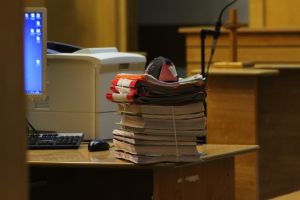 Procurorii din Constanta au descoperit o fabrica de diplome false. Aproape 40 de persoane trimise in judecata. Dosarul, amanat 