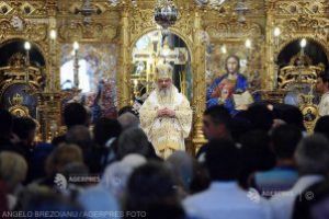 Preşedintele Iohanis şi premierul Orban – la slujba de pomenire a eroilor Revoluţiei din decembrie 1989 de la Patriarhie