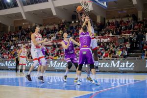 CSM CSU Oradea şi-a spulberat adversarul: a câştigat cu 100-64 jocul de acasă cu BCM U FC Argeş Piteşti (FOTO)