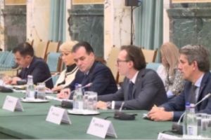 Guvernul loveşte puternic în bugetari, dar face un cadou URIAȘ marilor companii şi băncilor