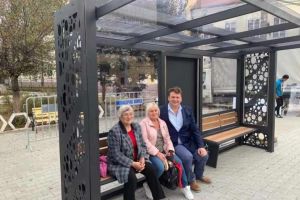 Soluţii moderne şi ecologice la Sebeş: 3 staţii de autobuz cu panouri fotovoltaice