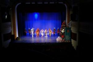 Poliţiştii argeşeni au bucurat copiii, în spiritul sărbătorilor