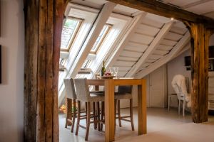 Decoraţiuni care completează perfect stilul rustic al caselor din Harghita