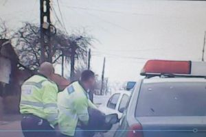 Beat si fara permis, accident cu o masina de politie in Ovidiu. Cum arata urmarirea (video)