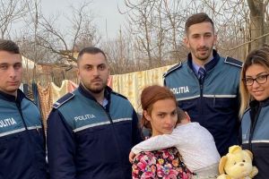 Poliţiştii din cadrul IPJ Ialomiţa, ajutoarele lui Moş Crăciun