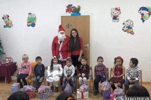 FOTO| O educatoare din Alba, campanie caritabilă pe Instagram, pentru prichindeii din grupa ei: 16 copilaşi au simţit cu adevărat bucuria Crăciunului