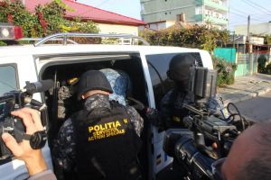 Un tanar a fost injunghiat miseleste:  Parcarea clubului Bamboo din Mamaia, plina de sange. S-au dat pedepse cu executare (document)