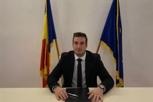 A venit vremea colindei, acel cântec magic care ne aduce bucuria Sărbătorilor!!