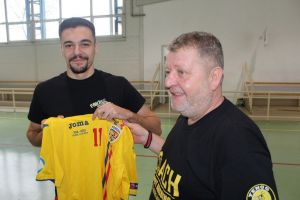 Internaţionalul de tineret Adrian Petre, în mijlocul iubitorilor de tenis cu piciorul din Salonta (FOTO)