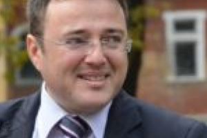 Claudiu Pasăre, lăsat fără titlul de doctor!