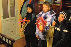 Atenţie părinţi! Ce trebuie să ştiţi dacă vă lăsaţi copiii să meargă cu colindul!