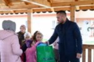 Pro România Caransebeş a adus spiritul sărbătorilor de iarnă în familiile care au uitat de Moş Crăciun!