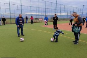 Gloria Cricău şi Moş Crăciun i-au făcut fericiţi pe micuţi | „Înscrie-i lui Moş Crăciun”, concurs inedit de penalty-uri