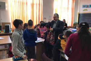 Toţi copiii din Măneşti s-au întâlnit cu Moş Crăciun