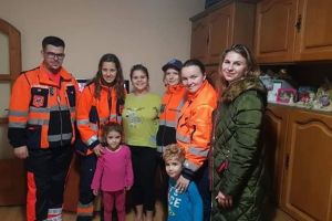Un altfel de ajutor: Voluntarii de la Ambulanţă s-au 