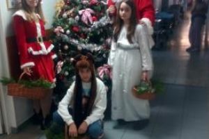 Surprize mari pentru cei mici de la Arimex Comexim 2000 SRL:  Mos Craciun, insotit de personaje indragite, se afla in spitalele din Constanta (galerie foto)