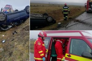 FOTO: Maşină cu roţile în sus, în prima zi de Crăciun, urmare a unui accident care a avut loc pe DJ 142 L, la Lorinţ