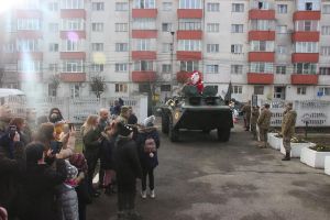Moş Crăciun a venit cu TAB-ul la Brigada 81 Mecanizată (FOTO)