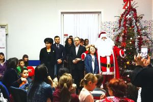 Moş Crăciun a oferit cadouri la sediul PSD Botoşani