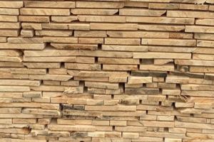 Cherestea de provenienţă dubioasă confiscată de poliţişti