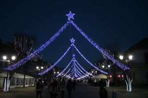 Câţi bani a cheltuit Primăria Bistriţa numai pentru instalarea elementelor de iluminat festiv