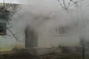 FOTO! Casă în flăcări în judeţul Botoşani, în prima zi de Crăciun