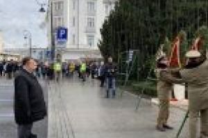 Cu această ocazie, Prefectul judeţului Dolj a transmis mesajul premierului Ludovic Orban, la manifestările dedicate celebrării Zilei Victoriei Revoluţiei Române şi a Libertăţii