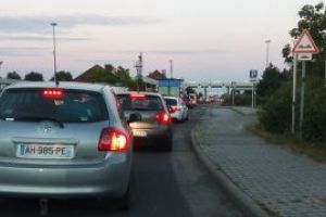 Controale la frontiera. ITPF Sighetu Marmatiei a suplimentat personalul pentru evitarea aglomeratiei. Se recomanda utilizarea tuturor benzilor de control