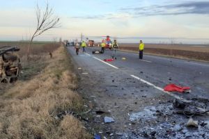 S-a activat Planul Rosu de interventie!: Accident rutier grav in ziua de Craciun! Trei persoane au murit pe loc. Mai multi raniti (galerie foto)