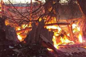 ACUM: Incendiu la Odobeşti | Un bărbat a ajuns la spital cu arsuri pe mâini şi pe faţă