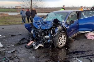 FOTO Carnagiu pe DN2, de Crăciun! Trei persoane au murit pe loc, iar patru au fost rănite