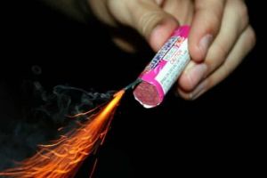 Tragedie ȘOCANTĂ de Crăciun. Un bărbat a murit după ce o petardă i-a explodat în gură