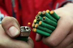 Tragedie! Un bărbat a murit după ce şi-a băgat o petardă în gură