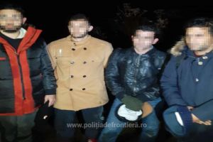 FOTO. Patru migranţi, prinşi în noaptea de Crăciun în judeţul Satu Mare. Poliţiştii au tras un foc