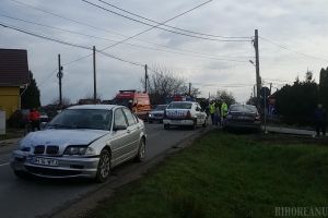 Accident în Sântandrei, în a doua zi de Crăciun, între un BMW şi o Skoda. Două persoane au ajuns la spital (FOTO)