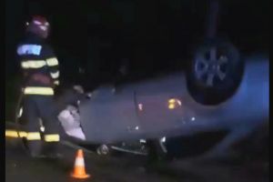 DÂMBOVIȚA: O tânără de 18 ani a fost rănită, după ce o maşină s-a răsturnat- VIDEO