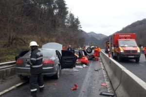FOTO. ACCIDENT ÎNGROZITOR provocat de o tânără vitezomană. A omorât o familie întreagă