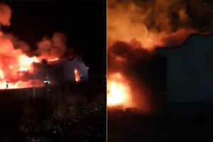 UPDATE FOTO VIDEO| Incendiu PUTERNIC la o biserică din Șard: Intervin pompierii din Alba Iulia cu mai multe autospeciale