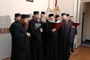 Colinde vechi, cântate de obştea Mănăstirii Nuşeni, apreciate de internauţi (VIDEO)