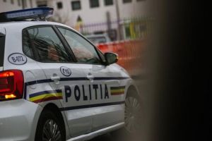Culmea furtului – a luat o maşină de poliţie după ce a fost prins împingând o maşină furată ce nu avea benzină