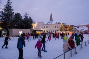 Patinoar în aer liber la Șelimbăr – E funcţional de vineri