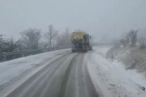 VIDEO Atenţie, şoferi! Se circulă în condiţii de iarnă! Starea drumurilor din judeţul Braşov
