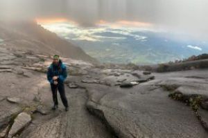 Astazi, in lume: Baimareanul Cristian Niculescu Tagarlas este la Mount Kinabalu, Borneo Malaezia