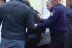 Botoşănean reţinut pentru tâlhărie. Ce i-a făcut unei tinere de 19 ani